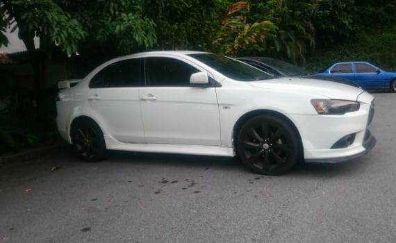 Luxury Car Mitsubishi Lancer - 1