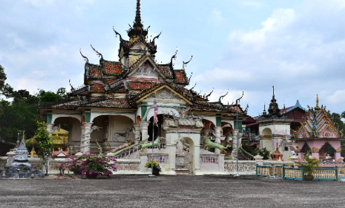 1. Kuil Wat Uttamaram​